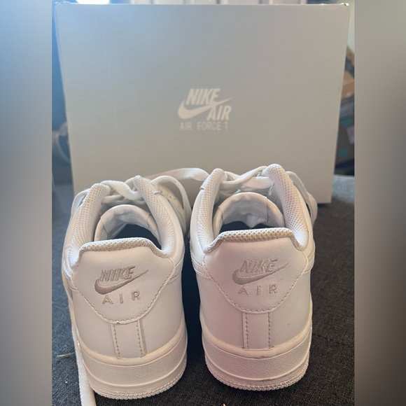 Nike Air Force 1’s ‘07 - Picture 2 of 4